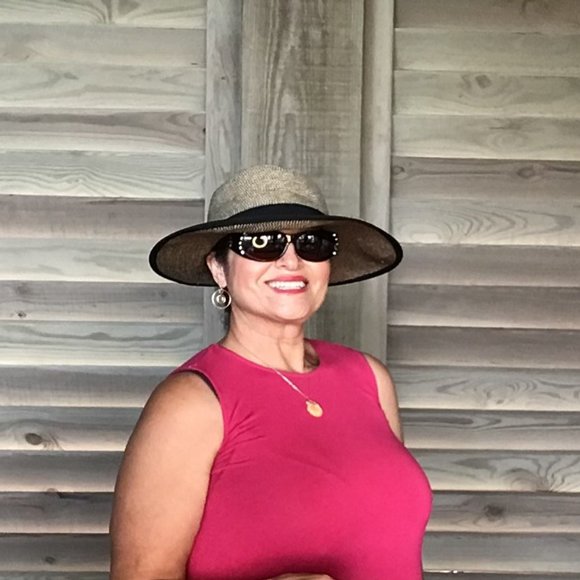 Meet your Posher, Blanca - Picture 3 of 3